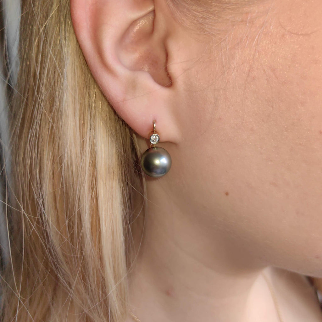 Vintage Art Deco Tahitian Pearl Diamond 18k Gold Earrings