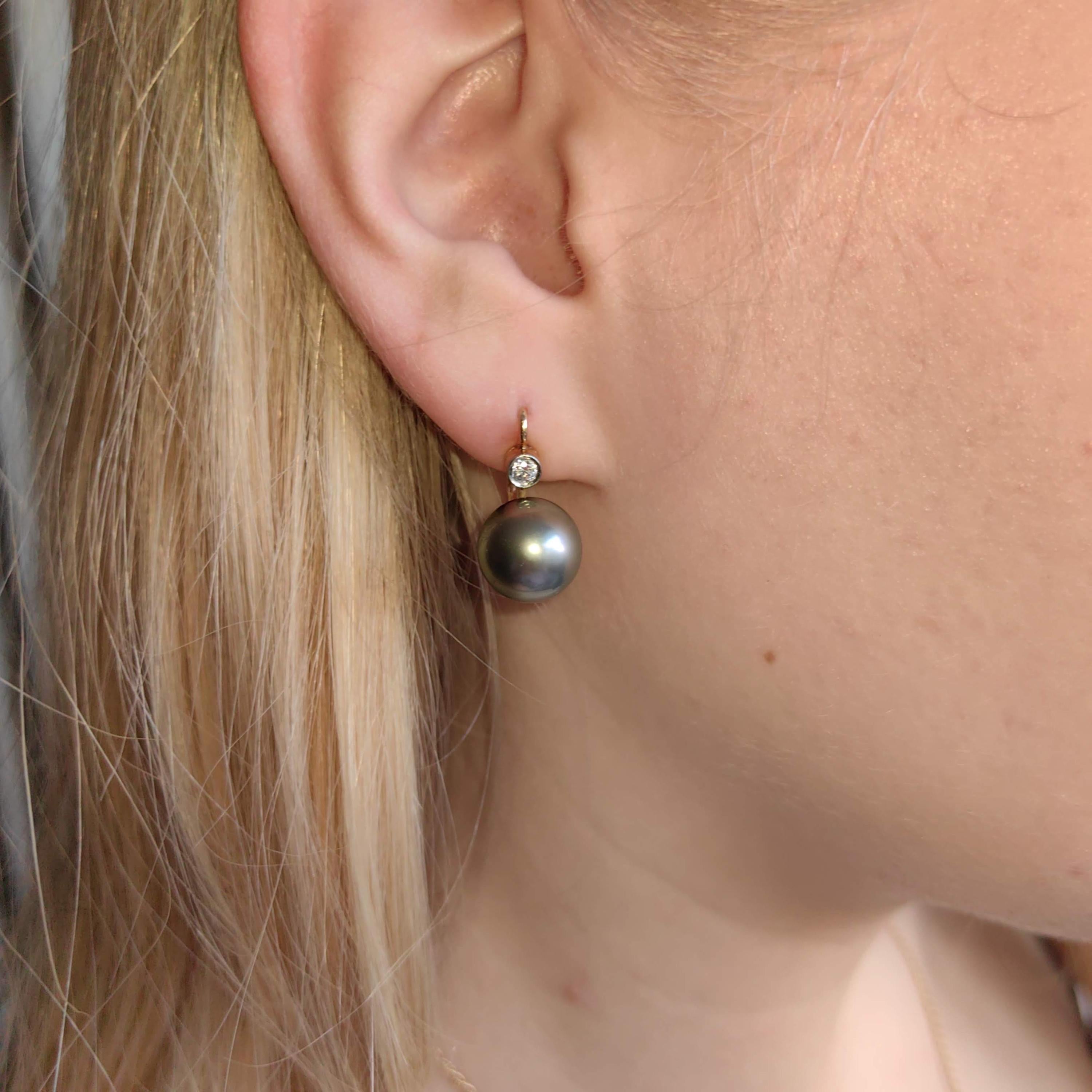 Vintage Art Deco Tahitian Pearl Diamond 18k Gold Earrings