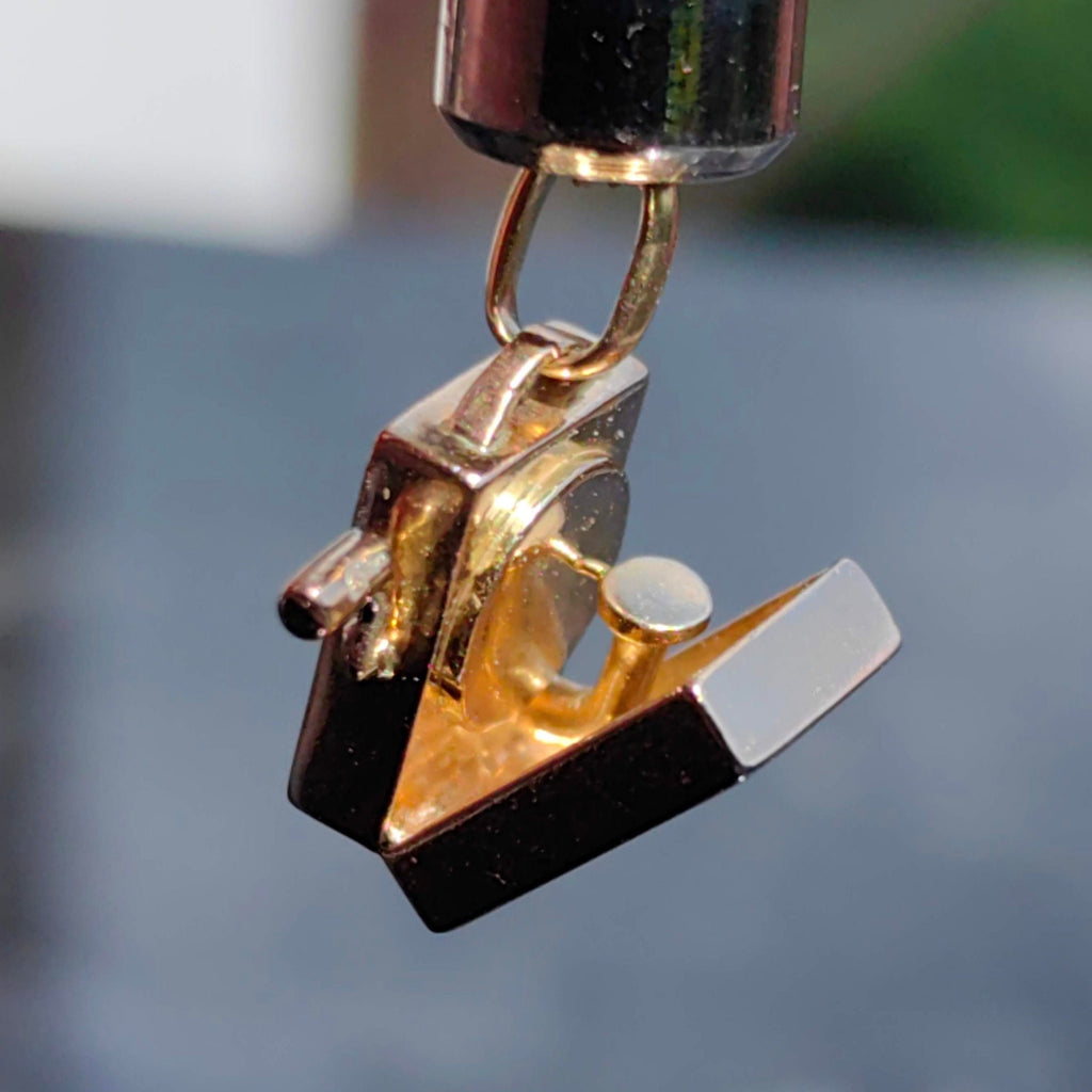 Vintage 18k Gold Gramophone Pendant: Antique Turntable Charm