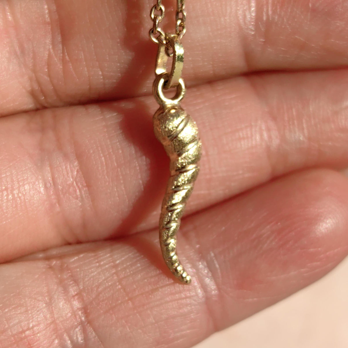 14k Solid Hallmarked Yellow Gold Twisted Curved Horn Necklace Pendant - Vintage 1970s Bracelet Charm Elegant dainty Gift for Her Present