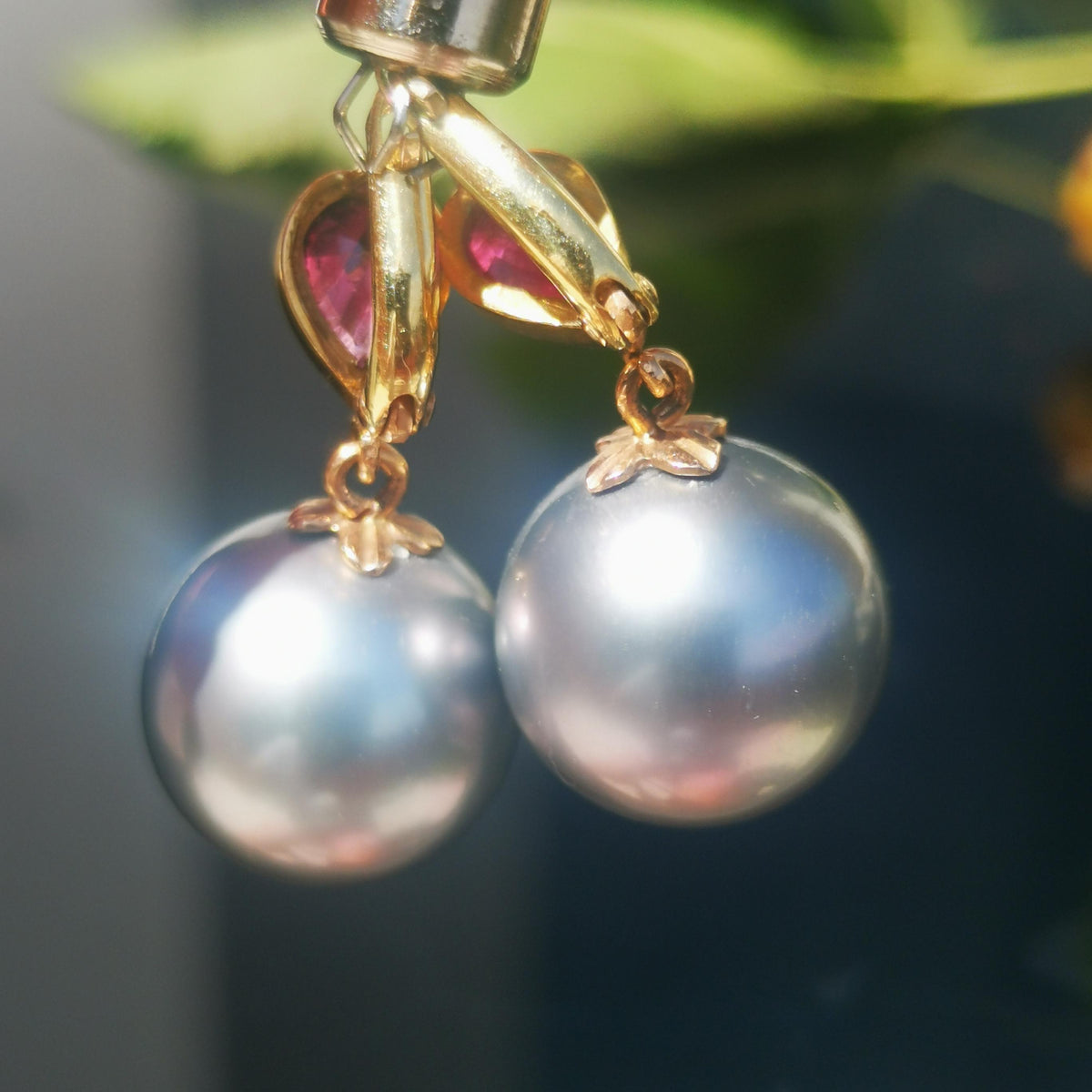 Vintage 1930s Art Deco 14k Gold Ruby Tahitian Pearl Dangle Earrings
