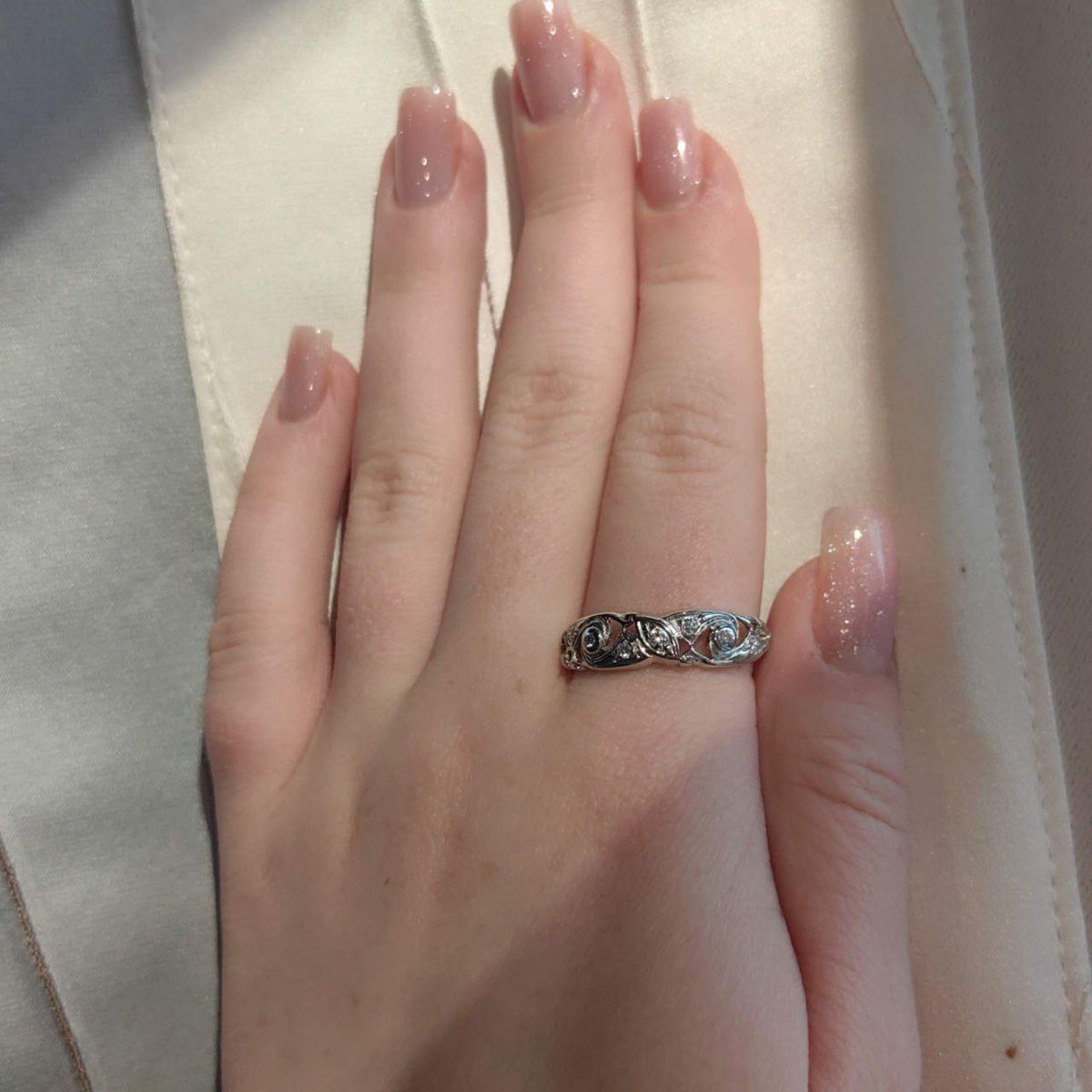 1940s Diamond Floral 18k White Gold Wedding Band Ring