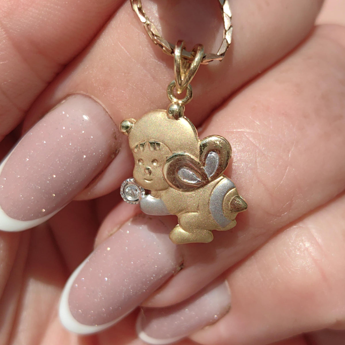 Vintage 14k Gold Bee Charm Pendant: Two-Tone Whimsical Jewelry