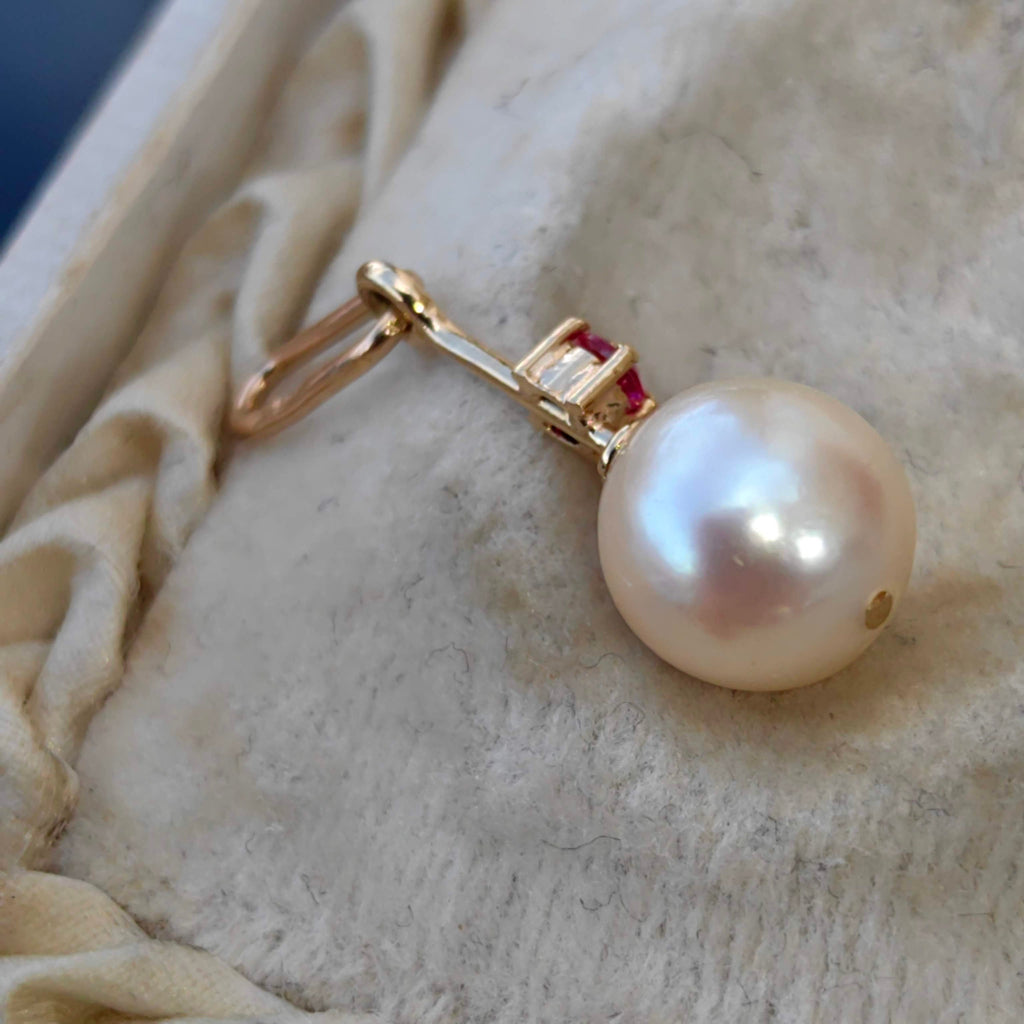 18k Solid yellow Gold  Natural Ruby Pearl Pendant 1950s Charm for Necklace or Bracelet Gift for Her