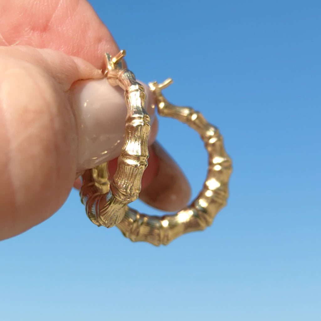 14k Yellow Gold Hoop Earrings: 1980s Vintage Ribbed Horn Design