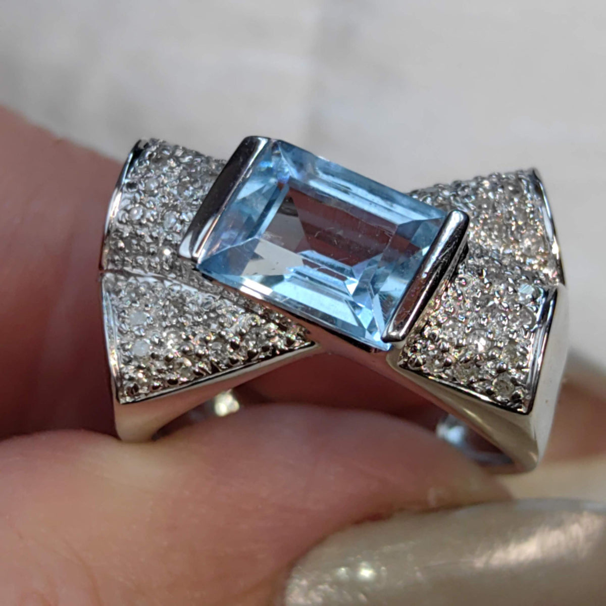 Aquamarine Diamond 18k White Gold Cocktail Ring: Geometric Statement
