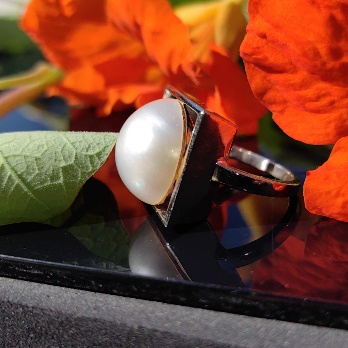 Vintage Cultured Pearl 18k White Gold Ring: Geometric Statement Jewelry