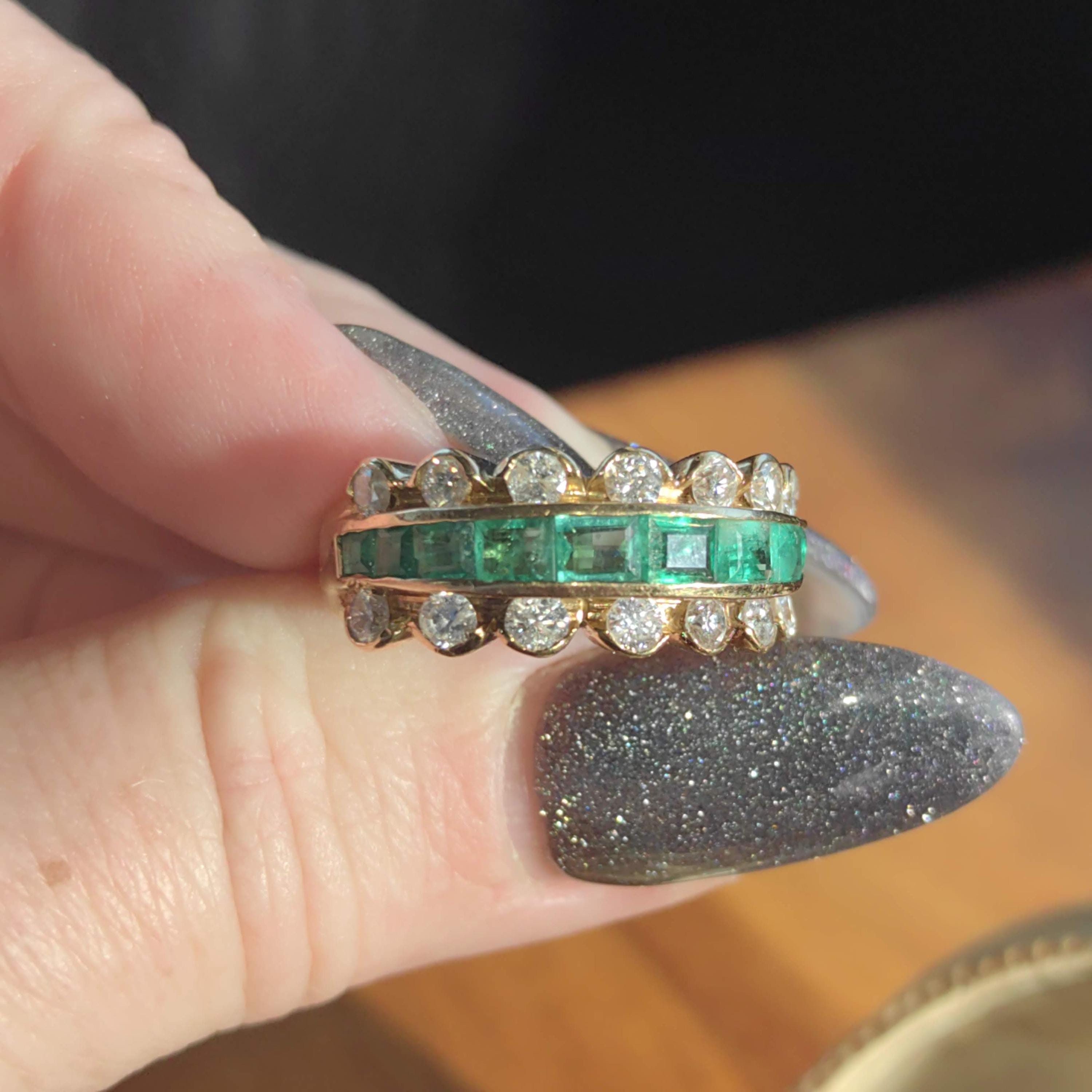 18k Solid Yellow Gold Natural Green Emerald Diamond 1980s Vintage Statement Band Elegant Ring Gift for Her