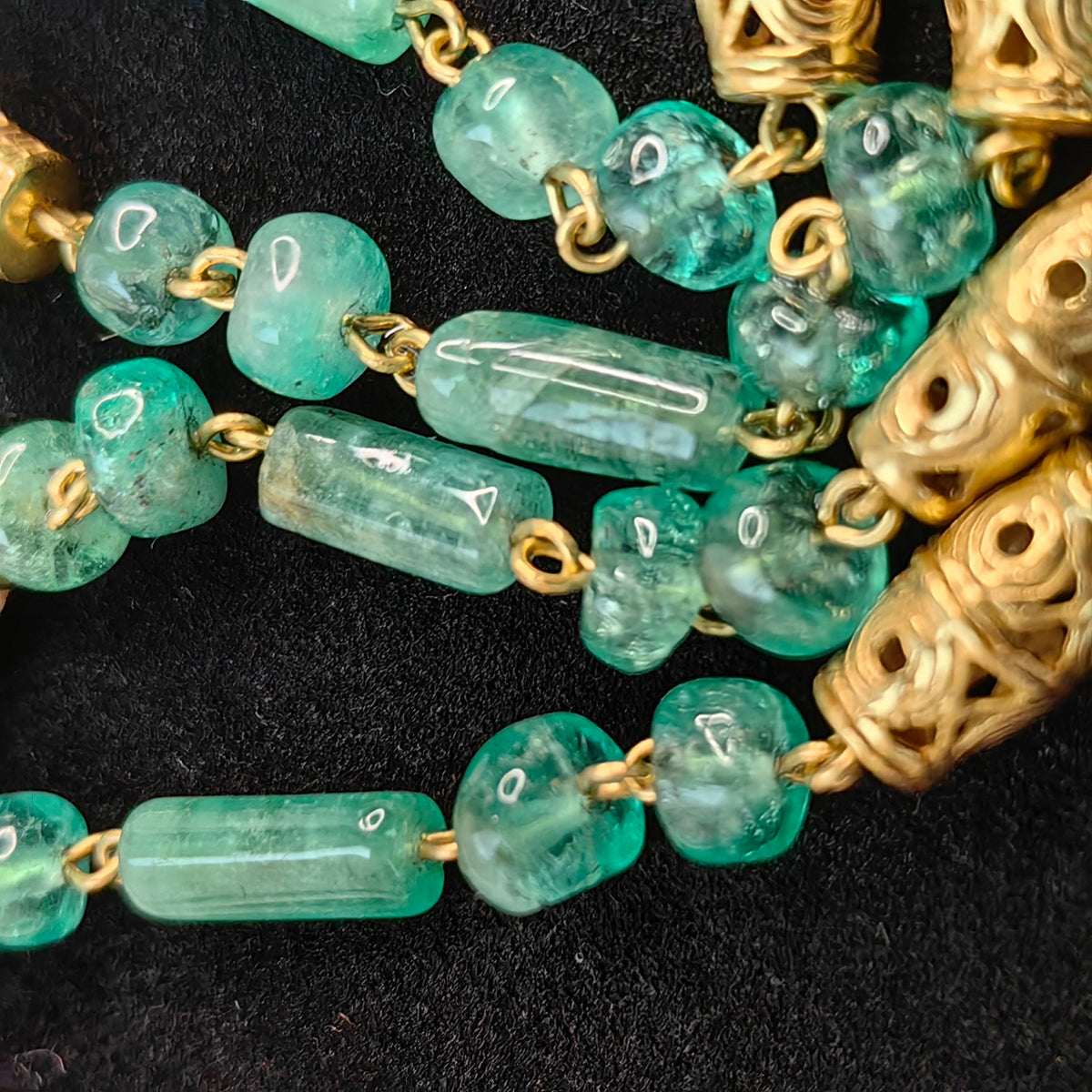 Vintage Natural Not Treated Emerald and 18k carved Gold Beaded Necklace Bracelet
