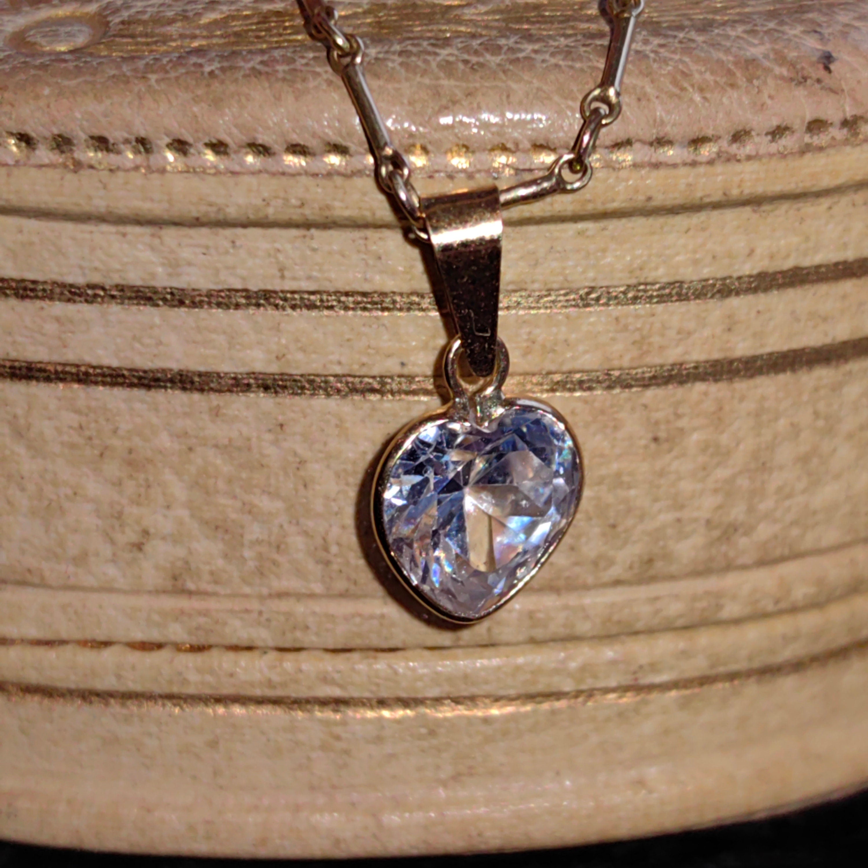 18k Solid Yellow Champagne Gold Heart Shaped Necklace Pendant Cubic Zirconia Crystal Bracelet Love Charm Elegant Gift for Her Vintage