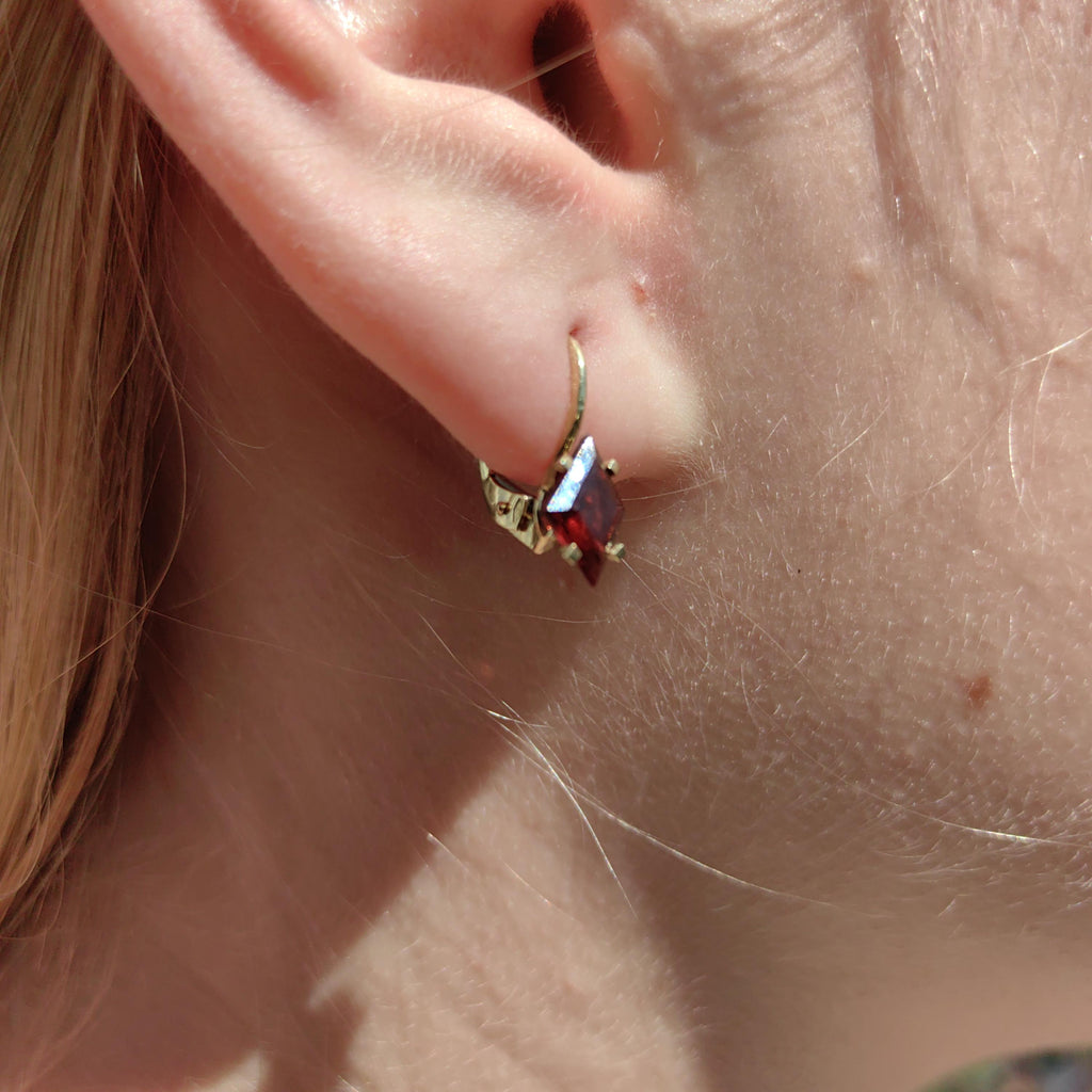 Mid Century 14k Gold Garnet Sleeper Earrings: Elegant Lever Back Design