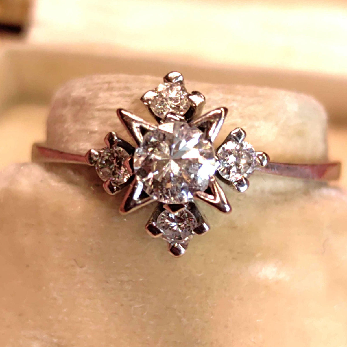 Vintage Natural Diamond 18k Hallmarked Solid  White Gold Star Shaped Dainty Magical Engagement Solitaire Wedding Ring Gift for Her