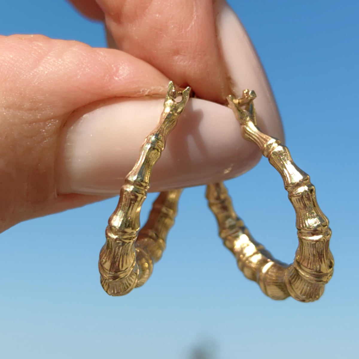 14k Yellow Gold Hoop Earrings: 1980s Vintage Ribbed Horn Design