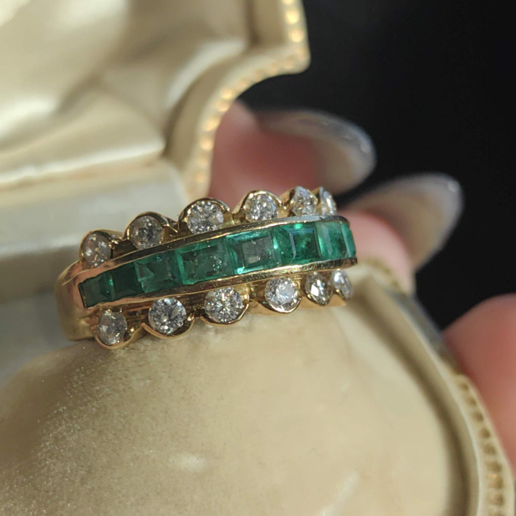 18k Solid Yellow Gold Natural Green Emerald Diamond 1980s Vintage Statement Band Elegant Ring Gift for Her