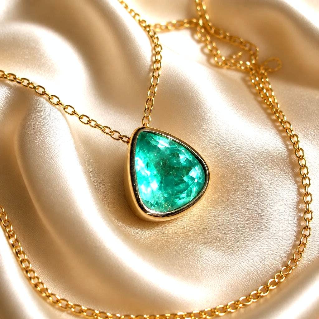Vintage 1980s Colombian Emerald Pendant Necklace, 3ct Trillion Cut, 18K Gold Bezel, 14K Chain