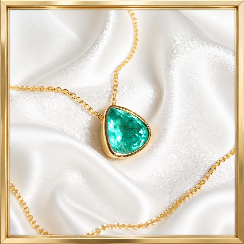 Vintage 1980s Colombian Emerald Pendant Necklace, 3ct Trillion Cut, 18K Gold Bezel, 14K Chain
