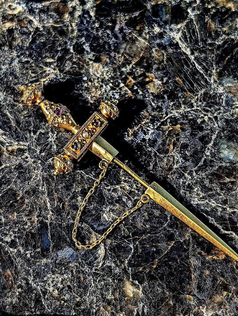 1890s Historicist 18k Gold Sword Brooch Stick Pin Natural Sapphires Ruby Pearl Filigree US Duty-Free HTS 9706 — photo 10