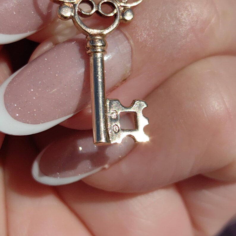 Vintage 1960s 14k Gold Key Pendant Charm Yellow Champagne Rose Gold Scrollwork Key Fob — photo 6