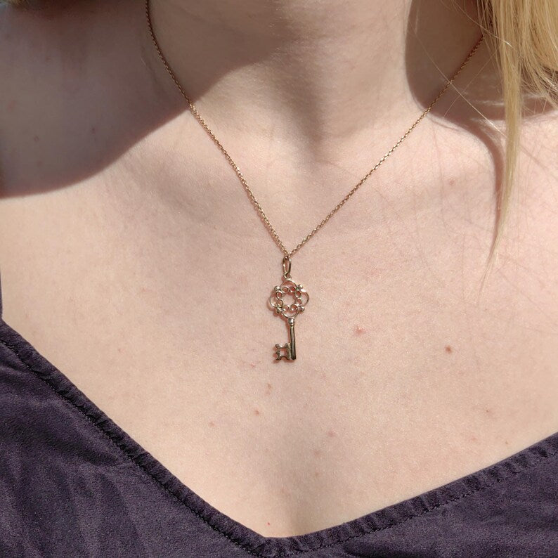 Vintage 1960s 14k Gold Key Pendant Charm Yellow Champagne Rose Gold Scrollwork Key Fob — photo 7