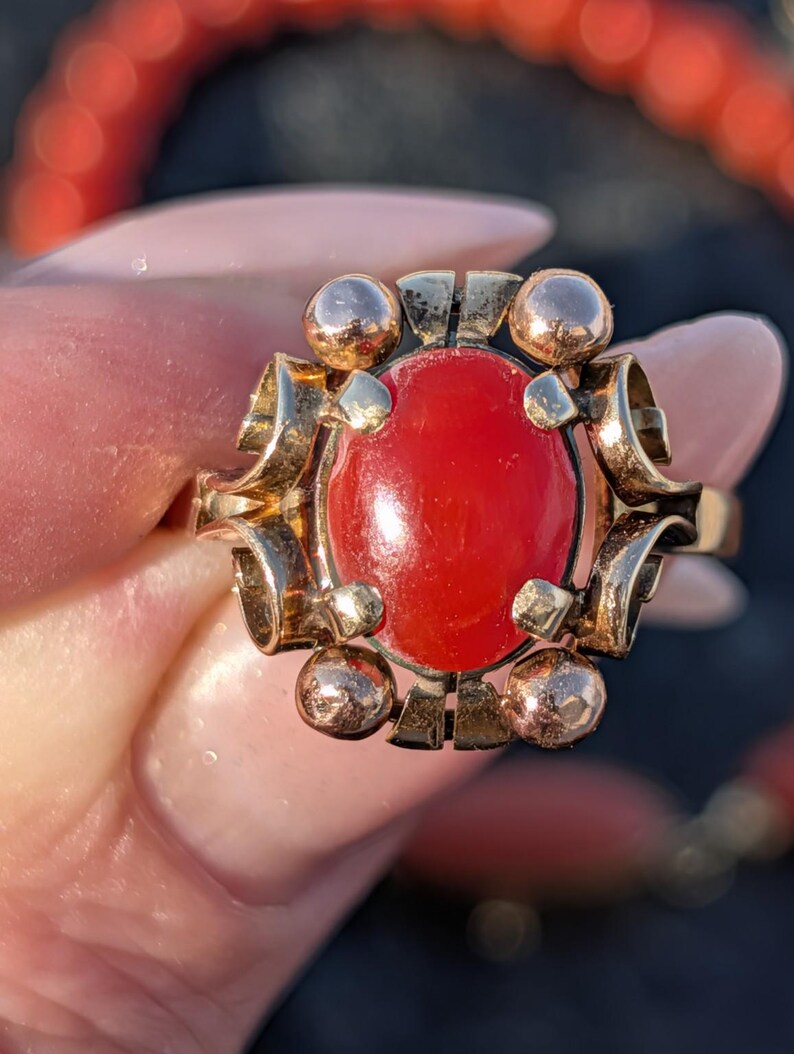 1920s Art Deco 14k Yellow Champagne Gold Natural Mediterranean Coral Ring Hungarian Hallmark Openwork US Duty-Free HTS 9706 — photo 3