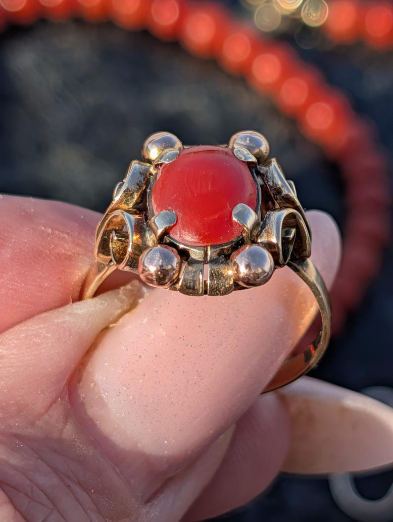 1920s Art Deco 14k Yellow Champagne Gold Natural Mediterranean Coral Ring Hungarian Hallmark Openwork US Duty-Free HTS 9706 — photo 4