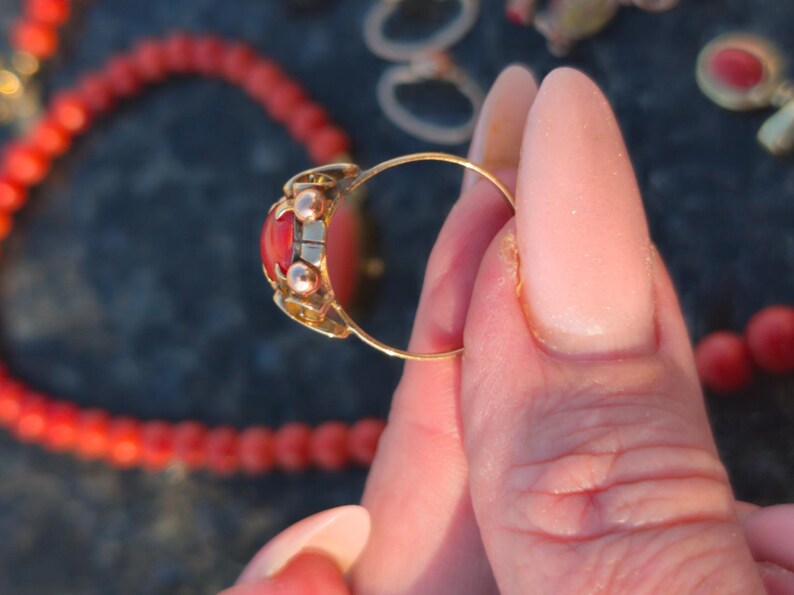 1920s Art Deco 14k Yellow Champagne Gold Natural Mediterranean Coral Ring Hungarian Hallmark Openwork US Duty-Free HTS 9706 — photo 9