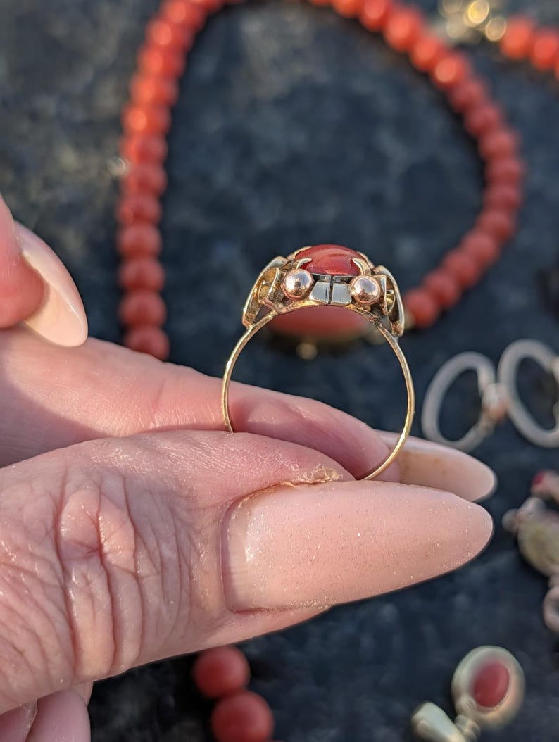 1920s Art Deco 14k Yellow Champagne Gold Natural Mediterranean Coral Ring Hungarian Hallmark Openwork US Duty-Free HTS 9706 — photo 10