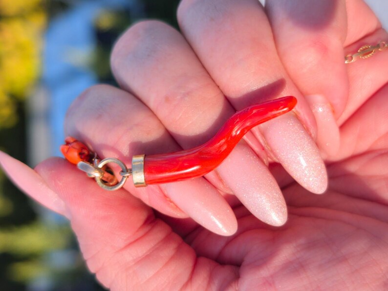 Mid Century Natural Untreated Mediterranean Coral Horn Pendant 18k Solid Yellow Gold Cap Hungarian Import Hallmark 47mm Good Luck Charm — photo 5