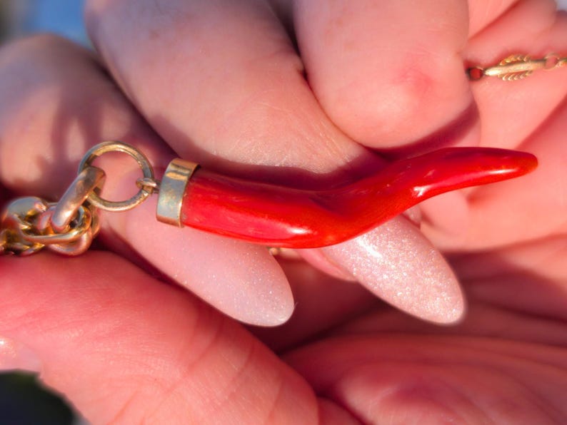 Mid Century Natural Untreated Mediterranean Coral Horn Pendant 18k Solid Yellow Gold Cap Hungarian Import Hallmark 47mm Good Luck Charm — photo 17