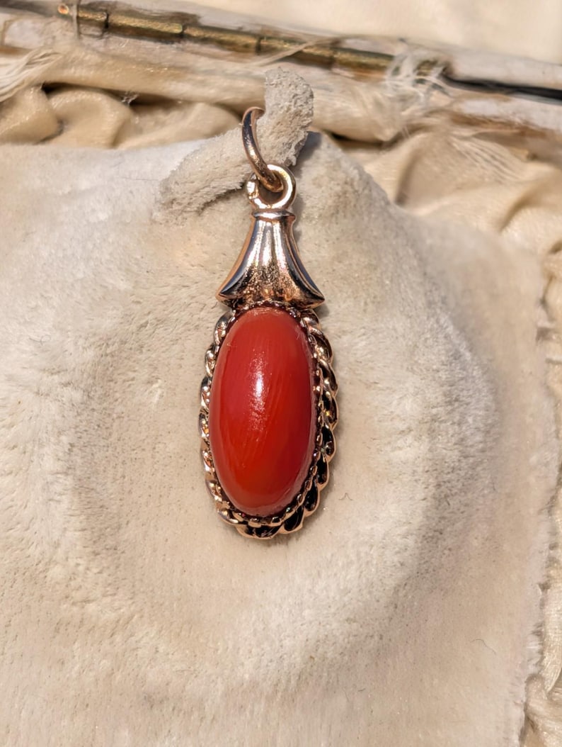 1920s Hungarian 14k Solid Gold Red Coral Pendant Oval Cabochon Openwork Filigree Scalloped Border US Duty Free HTS 9706 — photo 1