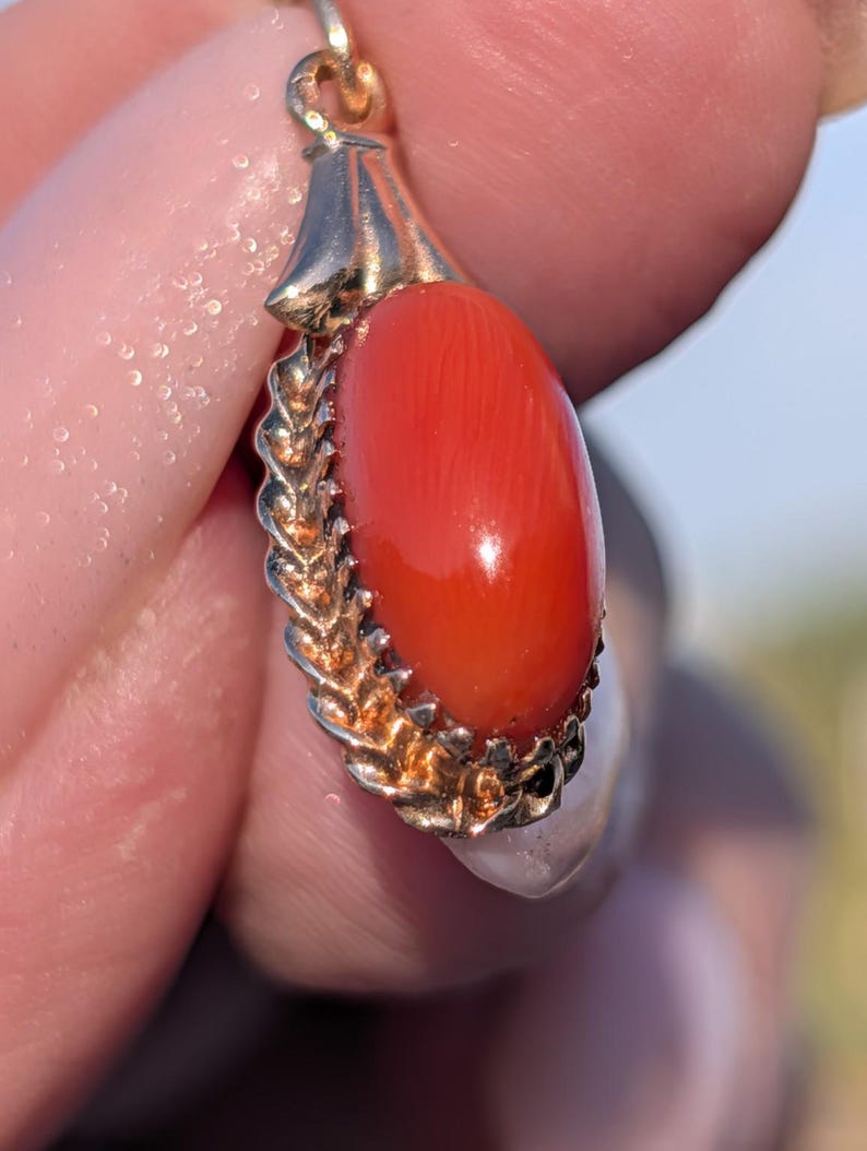 1920s Hungarian 14k Solid Gold Red Coral Pendant Oval Cabochon Openwork Filigree Scalloped Border US Duty Free HTS 9706 — photo 8