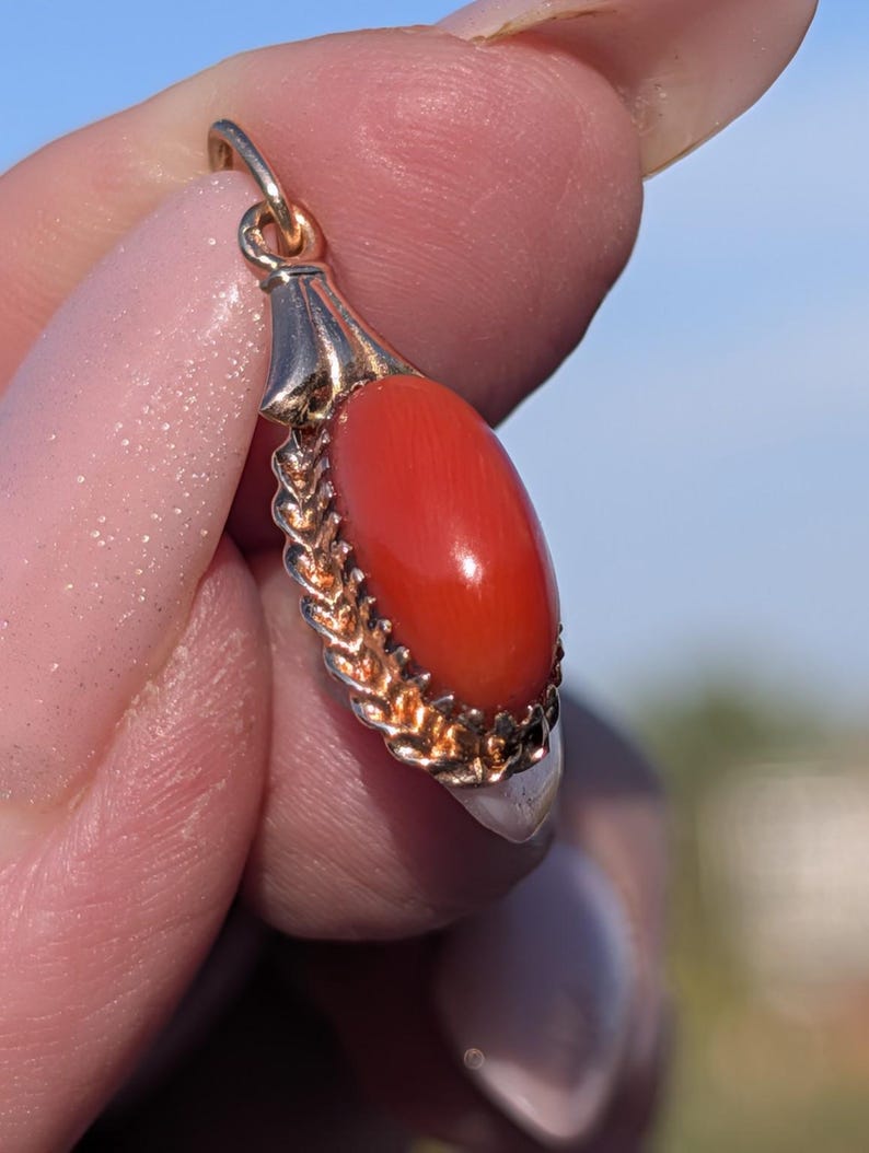 1920s Hungarian 14k Solid Gold Red Coral Pendant Oval Cabochon Openwork Filigree Scalloped Border US Duty Free HTS 9706 — photo 10