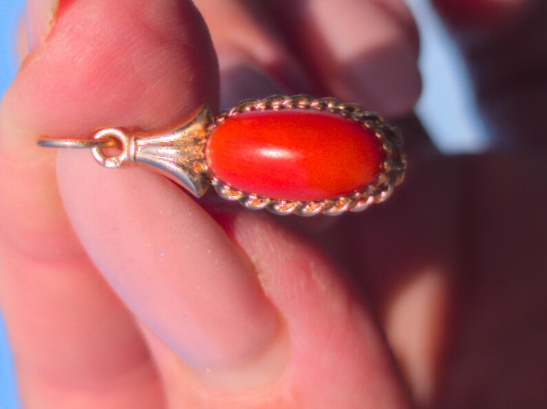 1920s Hungarian 14k Solid Gold Red Coral Pendant Oval Cabochon Openwork Filigree Scalloped Border US Duty Free HTS 9706 — photo 16