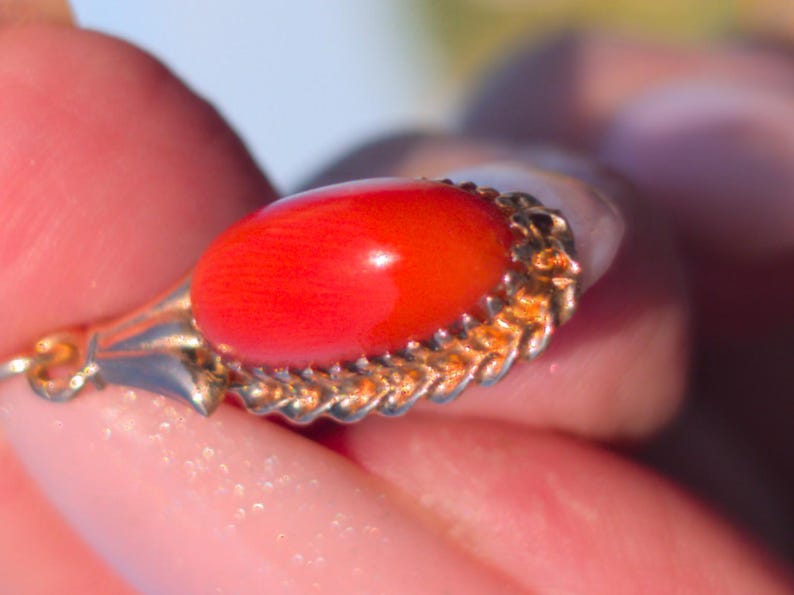 1920s Hungarian 14k Solid Gold Red Coral Pendant Oval Cabochon Openwork Filigree Scalloped Border US Duty Free HTS 9706 — photo 17