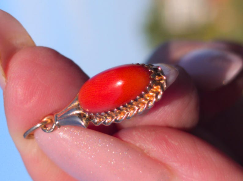 1920s Hungarian 14k Solid Gold Red Coral Pendant Oval Cabochon Openwork Filigree Scalloped Border US Duty Free HTS 9706 — photo 18