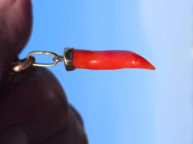 Mid Century Natural Untreated Mediterranean Coral Horn Pendant 18k Solid Yellow Gold Hungarian Import Hallmark 37.5mm Good Luck Charm — photo 4