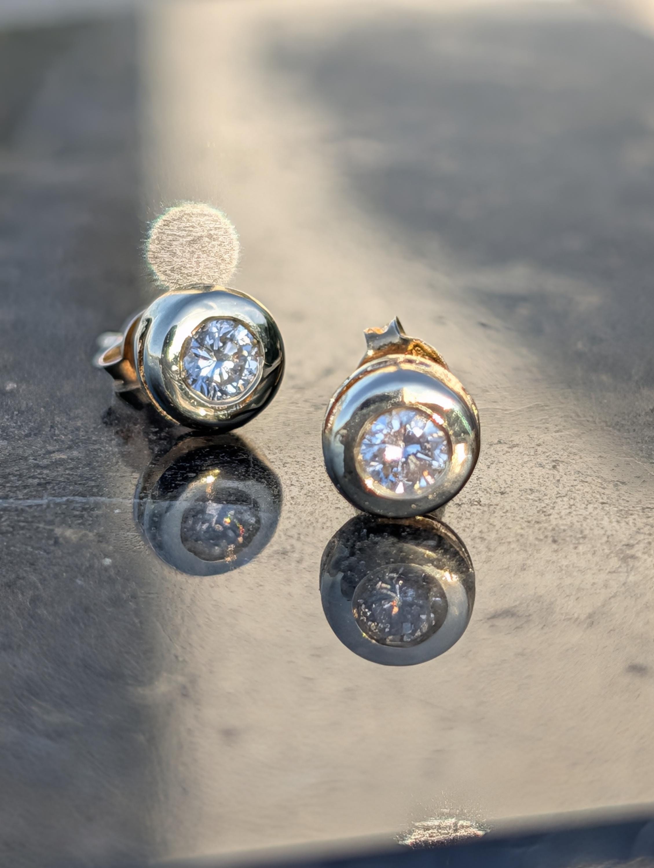 1980s Vintage Diamond Stud Earrings 14k 585 Yellow Gold, Bezel Set Solitaire Brilliant Cut push Back Gift for Her