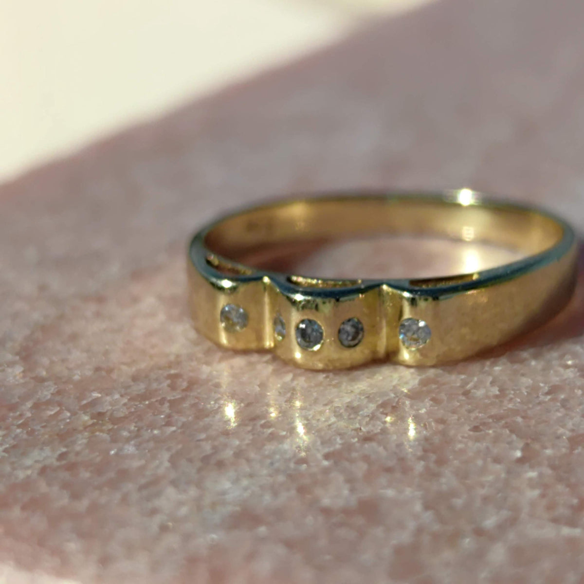 Vintage 14K Solid Hallmarked Yellow Gold Wave Pattern Three Stone Bezel Setting Natural Diamond Band Ring Gift for Her Present