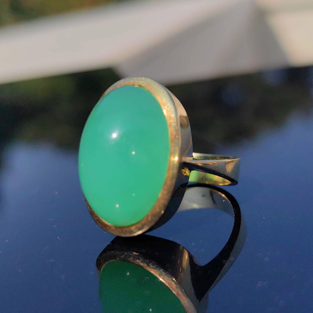 1960s Chalcedony Ring: Vintage 14k Yellow Gold Solitaire