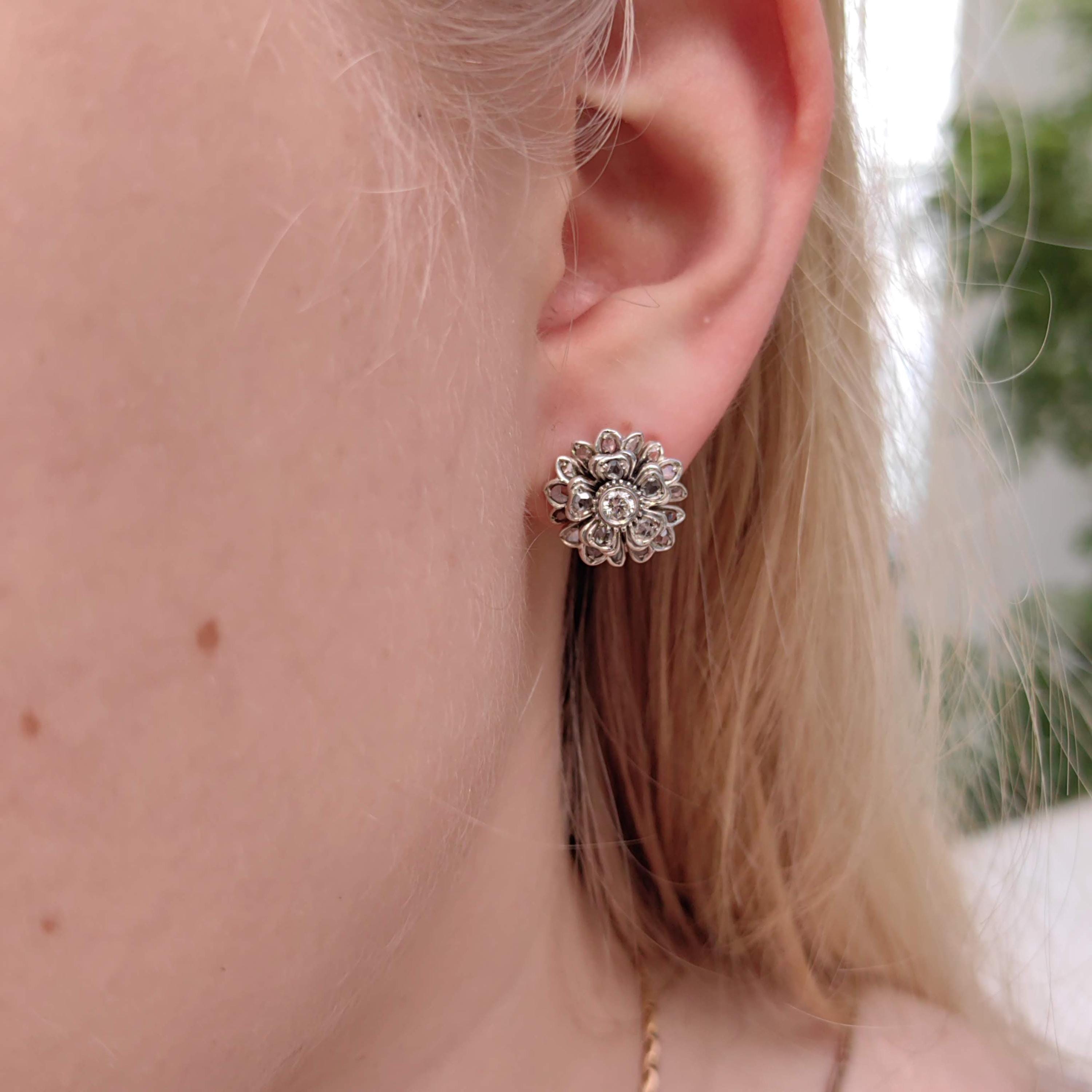 Art Deco 18k Gold Diamond Floral Stud Earrings: 0.68 ct, 1940s Vintage