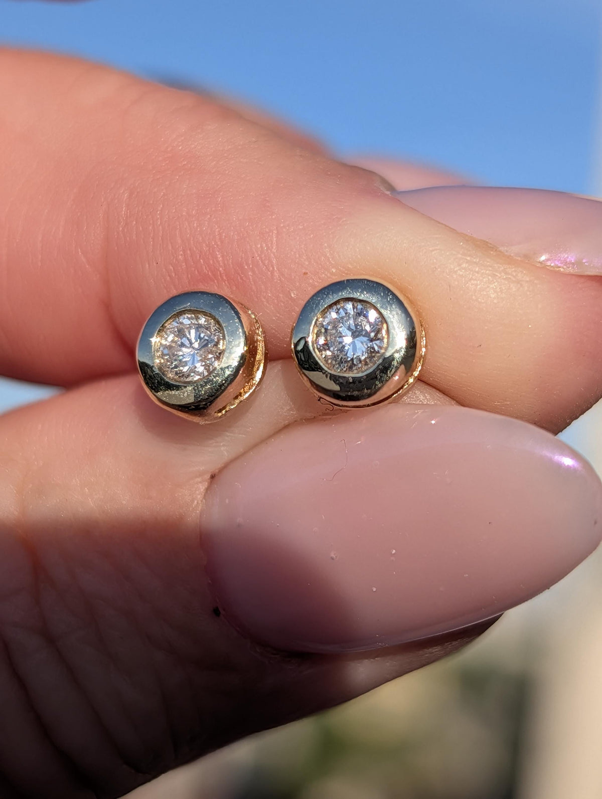 1980s Vintage Diamond Stud Earrings 14k 585 Yellow Gold, Bezel Set Solitaire Brilliant Cut push Back Gift for Her