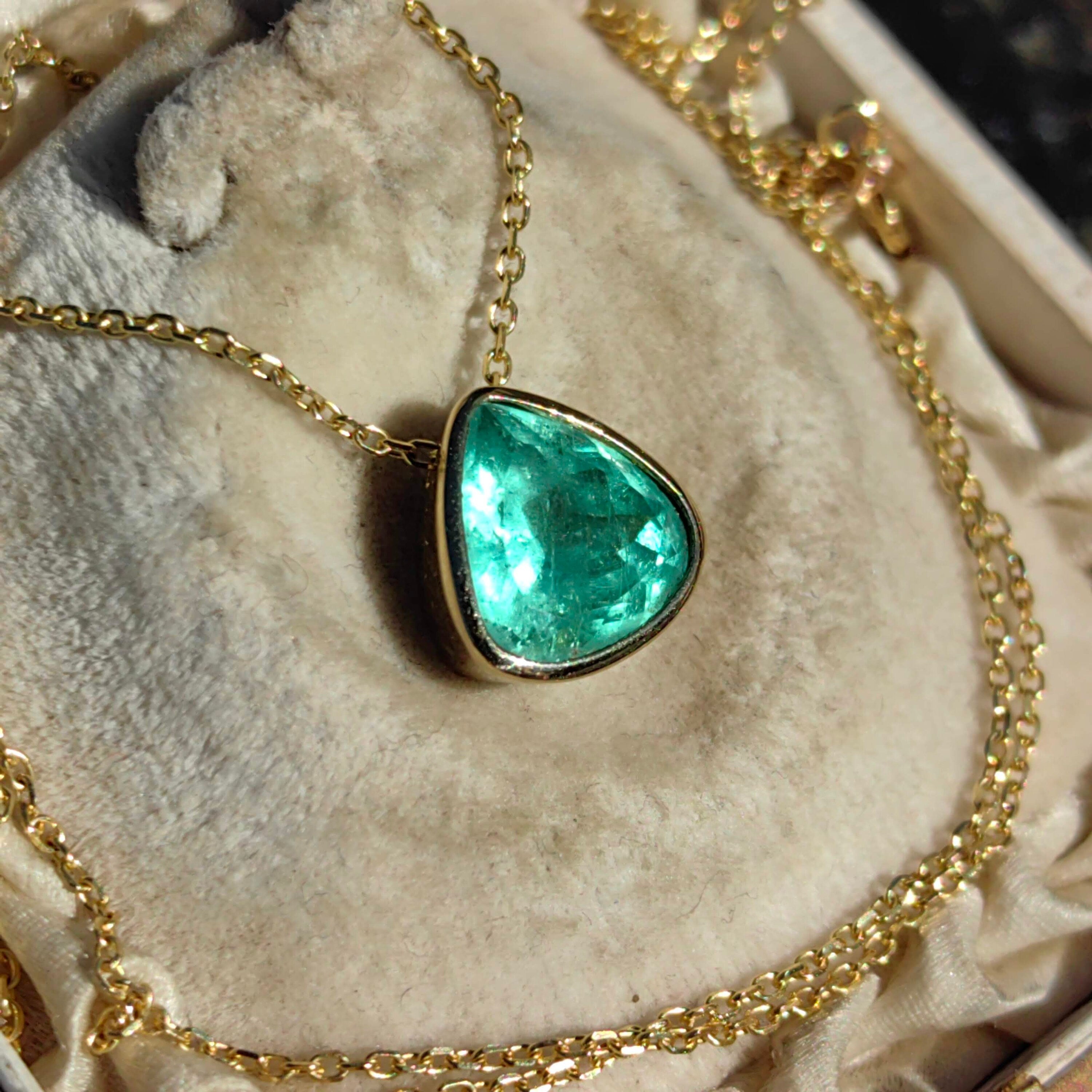 Antique Vintage Emerald Gold Pendant Necklace