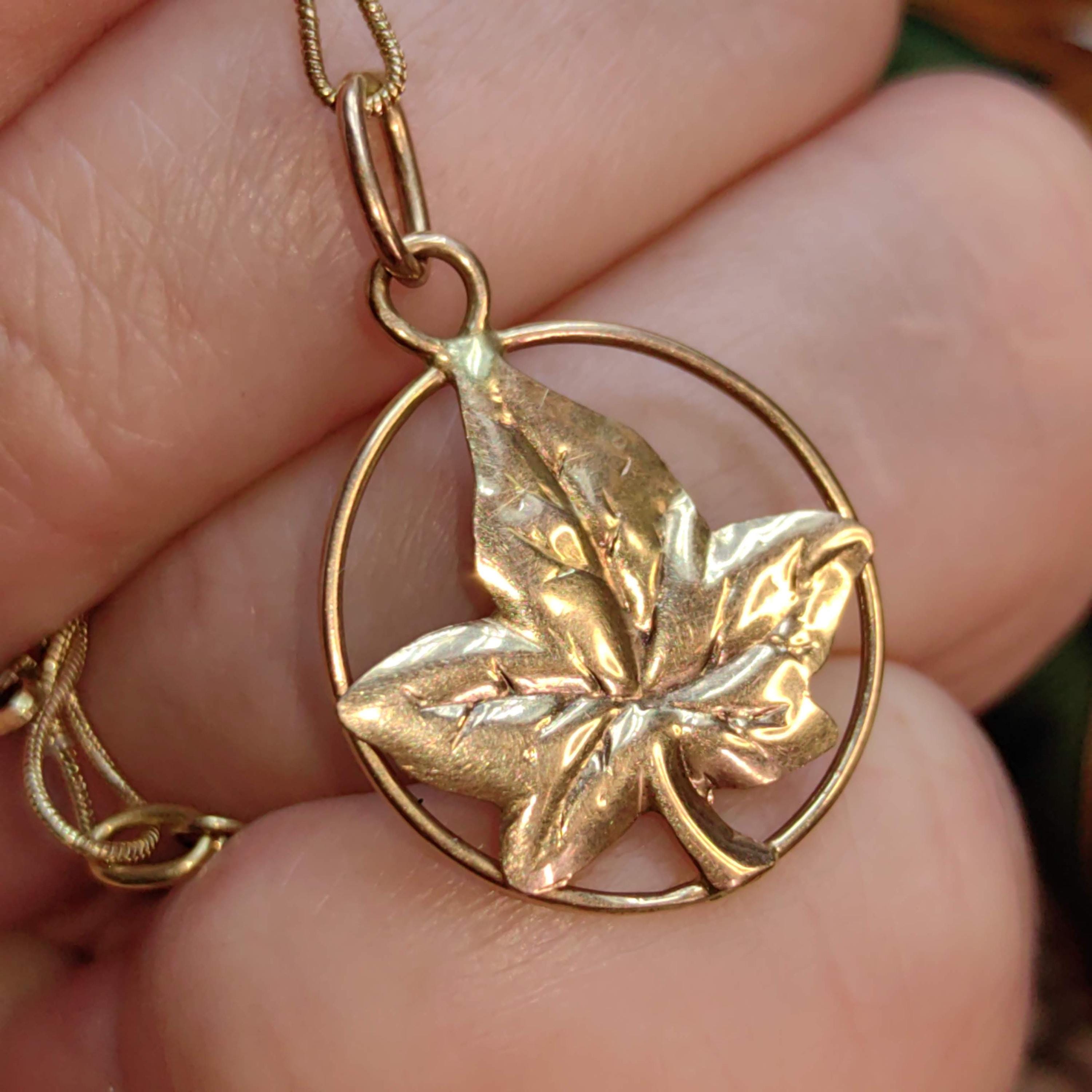 14k Yellow Gold Maple Leaf Pendant - Vintage Charm