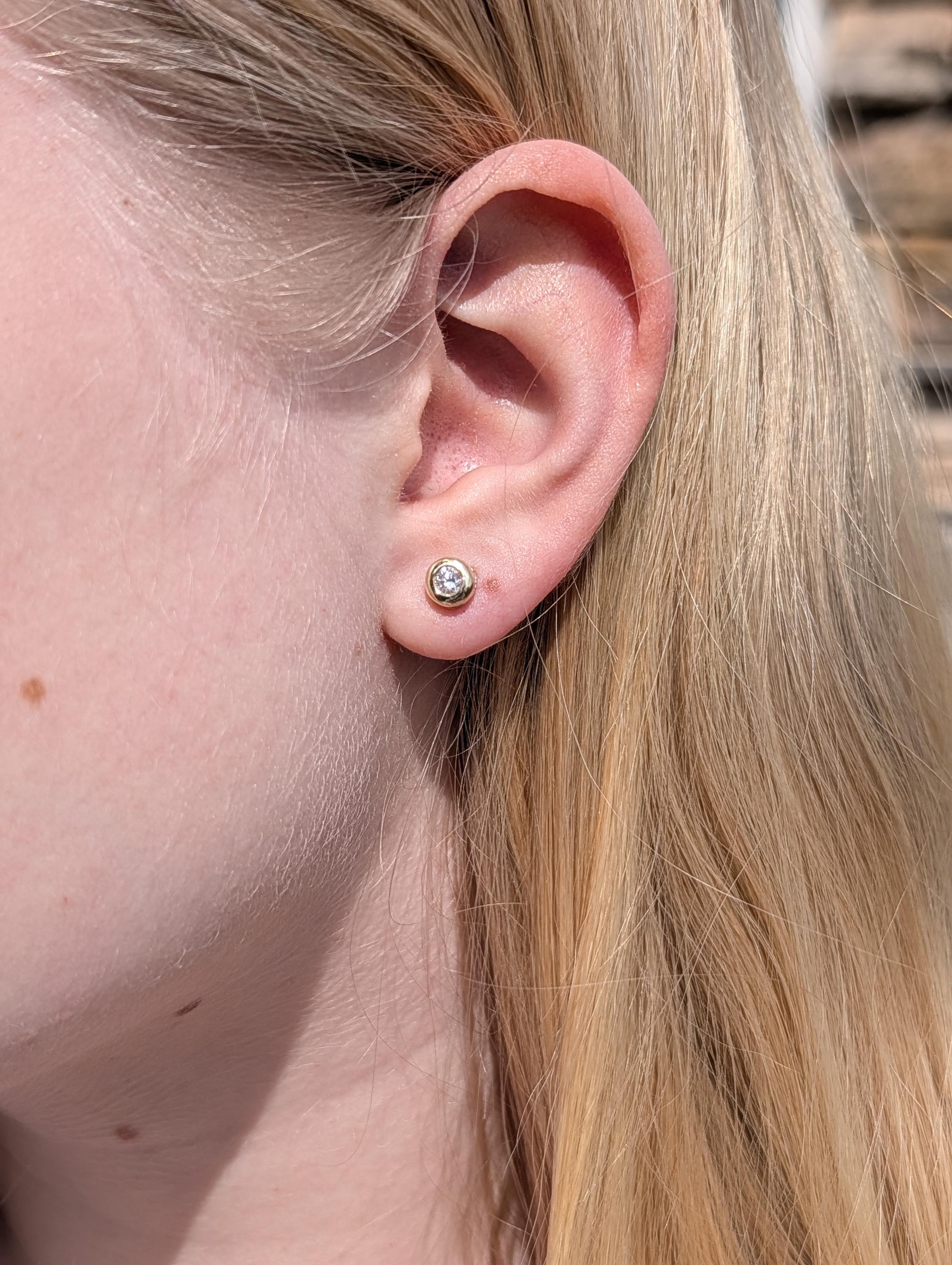 1980s Vintage Diamond Stud Earrings 14k 585 Yellow Gold, Bezel Set Solitaire Brilliant Cut push Back Gift for Her