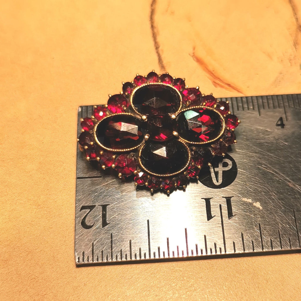 Garnet Art Nouveau brooch from the 1900s
