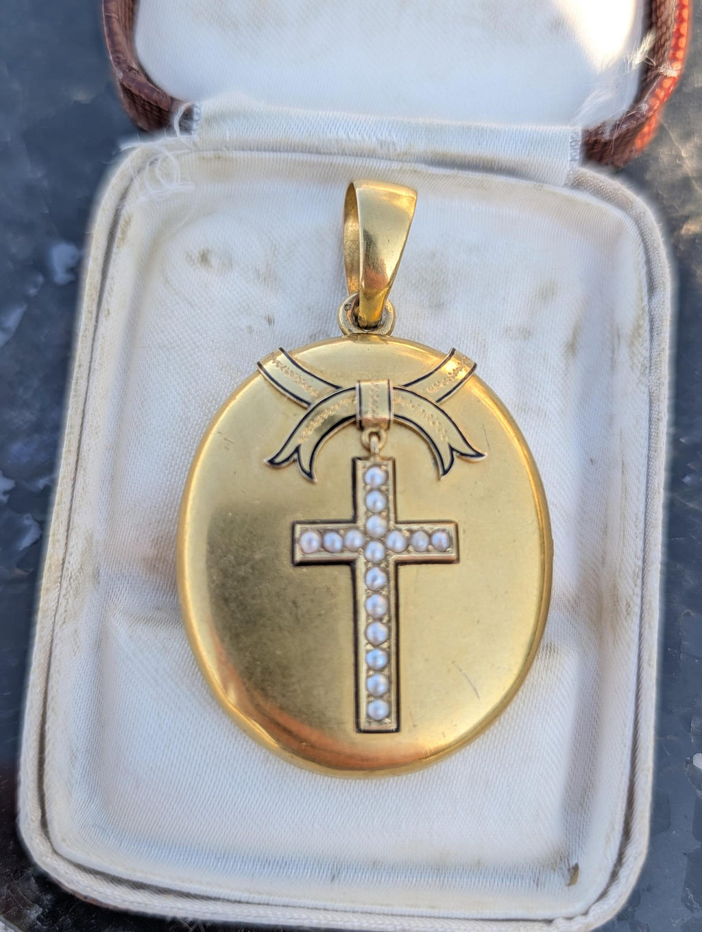 Victorian 18k gold sentimental pendant