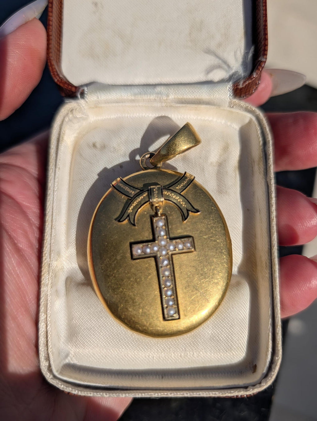 1860s gold mourning locket front view