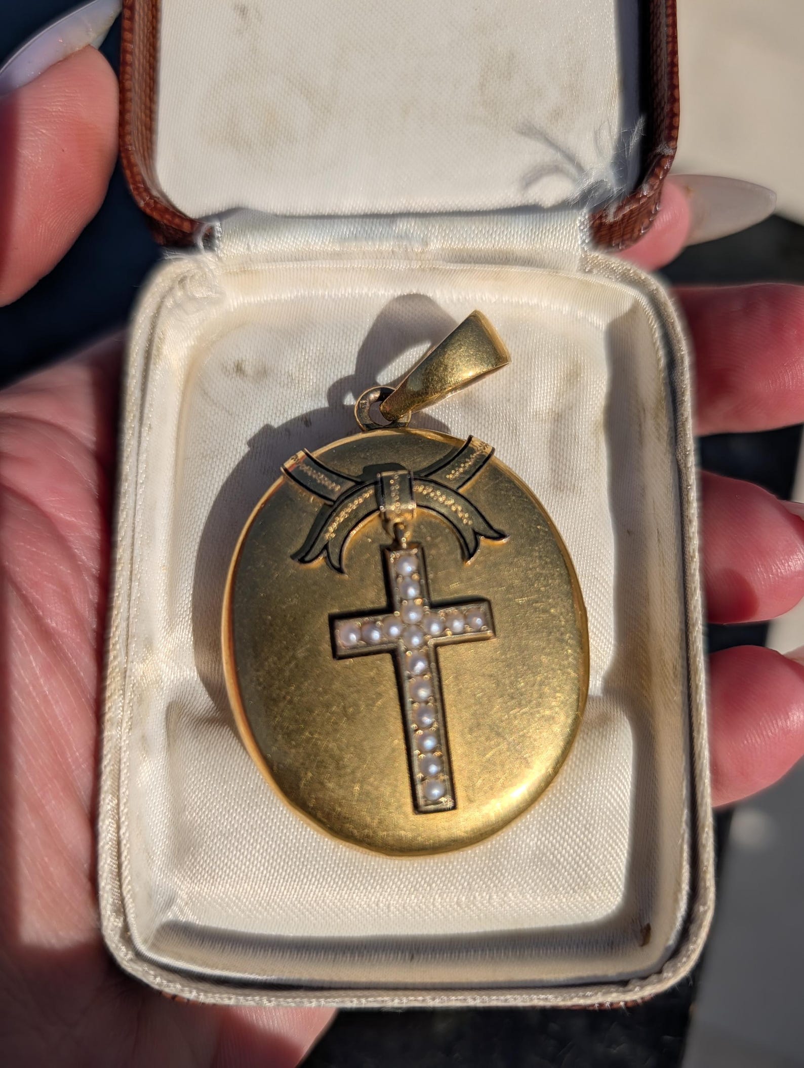 1860s gold mourning locket front view