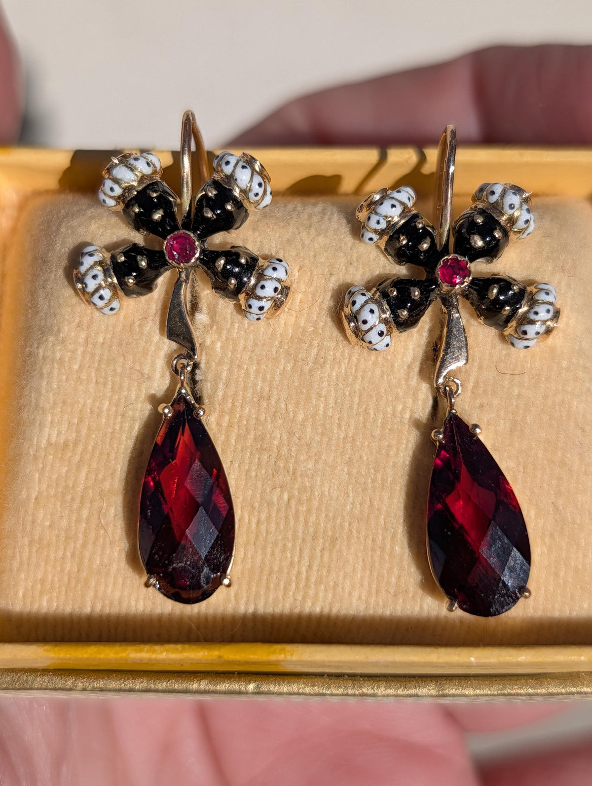 Antique 14k gold enamel garnet Moretti earrings – photo 5
